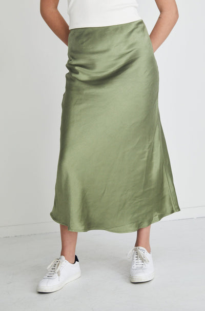 The Ivy Moss Satin Midi Skirt from Ivy + Jack is a simple yet stunning addition to your wardrobe. Easily style up or down, its the perfect choice.      Midi length     Bias cut     Satin feel     100% Polyester