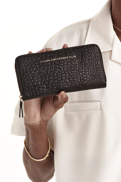 Taken from classic bourgeois silhouettes of the ’60s and given a rock n roll reinvention, we introduce our Big Trouble Wallet in our updated matte black colorway. Designed with sharp corners, cleaner lines, and angular features, this style has more structure and feels almost architectural. Beautifully crafted in a rich crocodile-effect texture, this has a modernized matte leather finish.