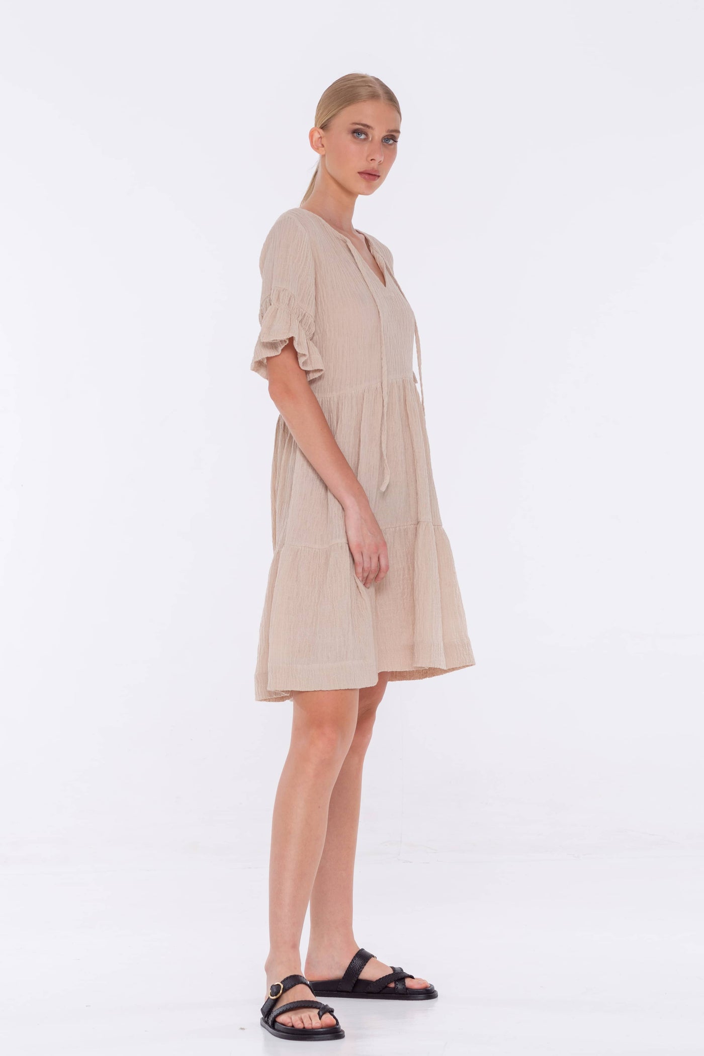 The beloved bella mini is back for spring in linen rayon crinkle.  It features a tiered skirt, sleeve gather details and the bound neck extends into ties with a front neck slit.  Linen Rayon Crinkle with rayon lining Mini length Tiered skirt Short sleeve with gather details Bound neck extends into ties Front neck slit