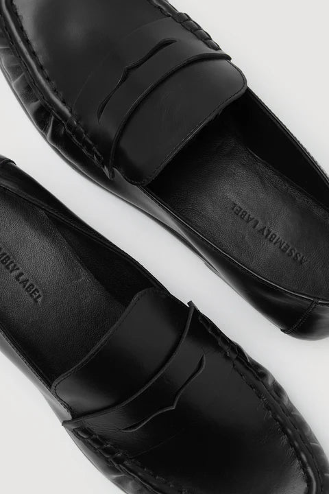 Assembly Label Avenue Leather Loafer | Black
