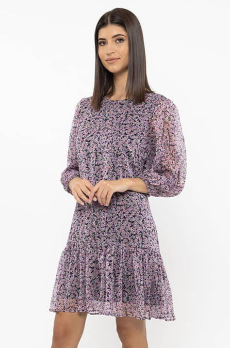 The Billie The Label Adeline Dress is such a sweetie. Now available in this gorgeous magenta floral it is sure to turn heads. It features three quarter length sleeves, a flattering drop hem and a lovely tie keyhole at the back. The perfect dress to take you into the spring months !      Drop hem     Three quarter sleeves     Keyhole tie     Sizes 8,10,12,14     100% Polyester     Lined 
