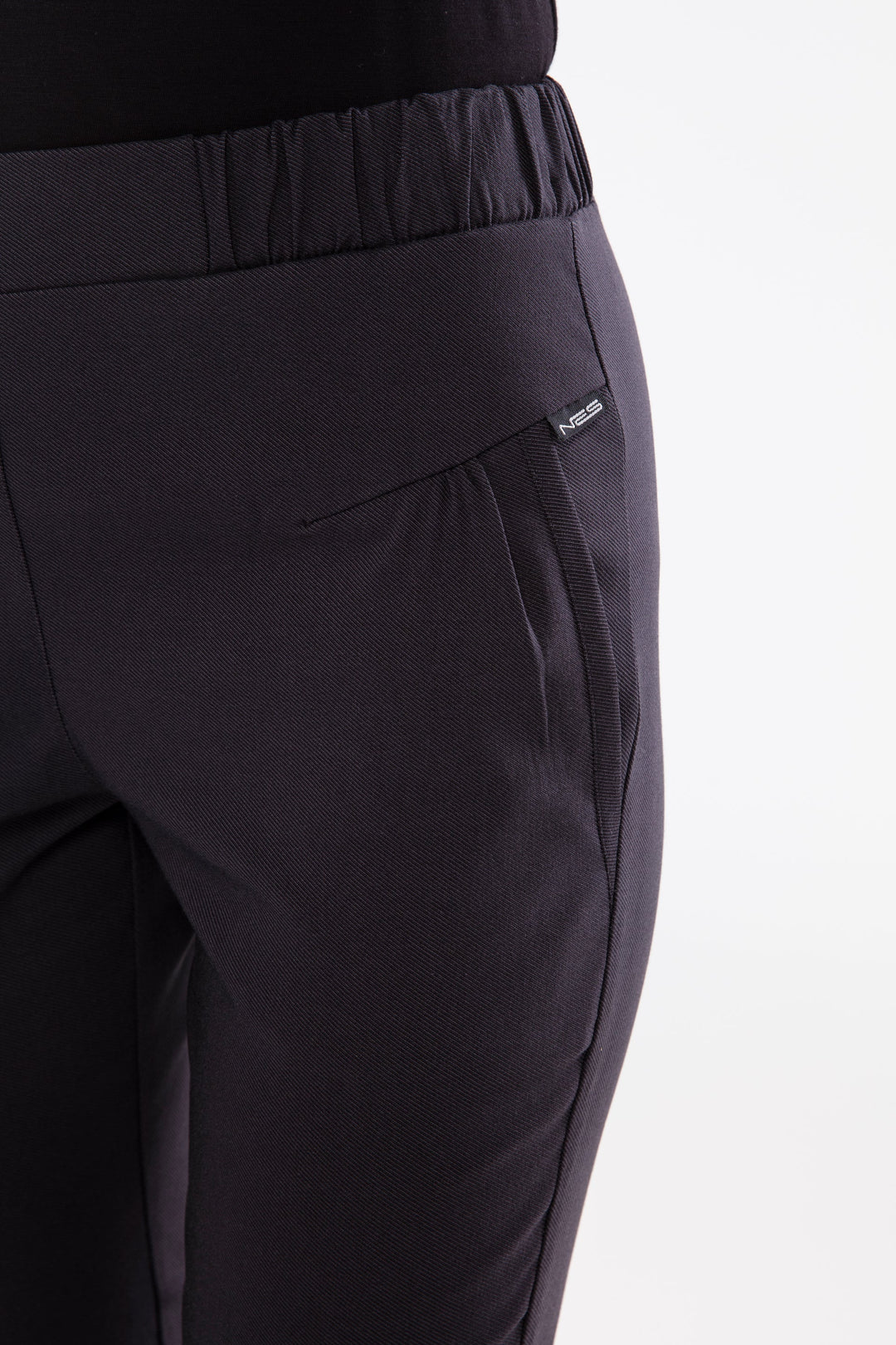 Nes Dartsta Pants | Black