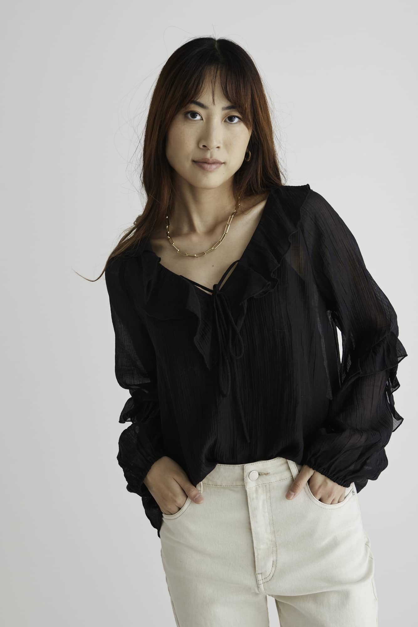 The Daily Sheer Textured Frill Top is available in classic black. It features a stunning neckline with frill and a tie details and lovely frill sleeves to match. A great wardrobe staple for when you just aren't sure what to wear !  Frill details Tie v neckline 90% Tencel, 10% Polyester
