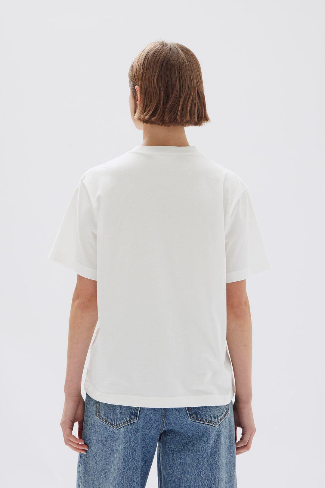 Assembly Label Exhibited Print Short Sleeve Tee | Antique White & Black