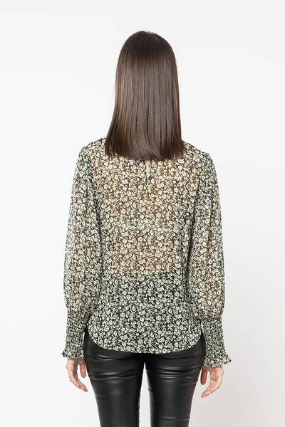 Introducing The Leila + Luca Timely Top now available in a stunning green floral print. Always a best selling style for its simplicity and easy wearing the timely top features a crew neckline and shirred elasticated cuff sleeves. It will become your go to piece from a night out to lunch with the girls ! 100% polyester  Shirred cuffs Crew neckline 8,10,12,14