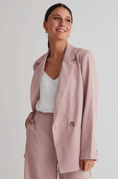 From work to drinks with the girls, the Mason Blazer has got you covered! This blazer features a boyfriend fit, and double-breasted button detailing to instantly elevate your outfit.      Boyfriend fit     Double-breasted button detailing     Lined     Pockets     85% Polyester, 5% Rayon, 10% spandex, Lining: 100% Polyester     Please note pockets are sewn shut to keep the blazer looking fresh and tailored 