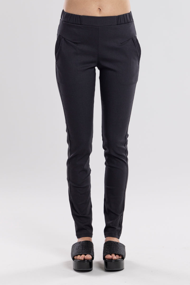 Nes Dartsta Pants | Black