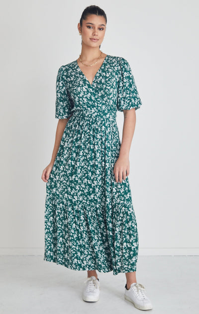 The Ocean Green Ditsy Ss Wrap Midi Dress from Among the Brave is a stand-out dress. In our green ditsy print with flattering cut and wrap feature, this piece is one you'll love forever!    - Wrap dress - Midi length  - Slit at mid-thigh - Beautiful flowy skirt - 100% Viscose