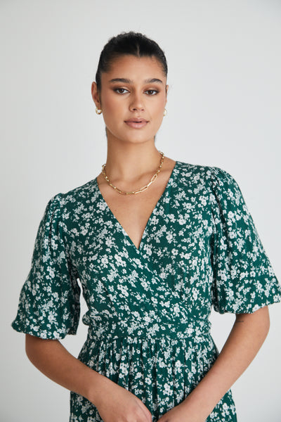 The Ocean Green Ditsy Ss Wrap Midi Dress from Among the Brave is a stand-out dress. In our green ditsy print with flattering cut and wrap feature, this piece is one you'll love forever!    - Wrap dress - Midi length  - Slit at mid-thigh - Beautiful flowy skirt - 100% Viscose