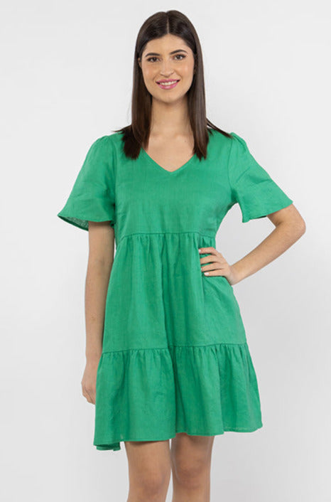The Seeking Lola Victoria Mini Dress is available in a beautiful vibrant green. It features a v neck and 3 tiered skirt. This 100% linen dress is perfect for the warmer weather.  3 tiered skirt V neck  100% linen 