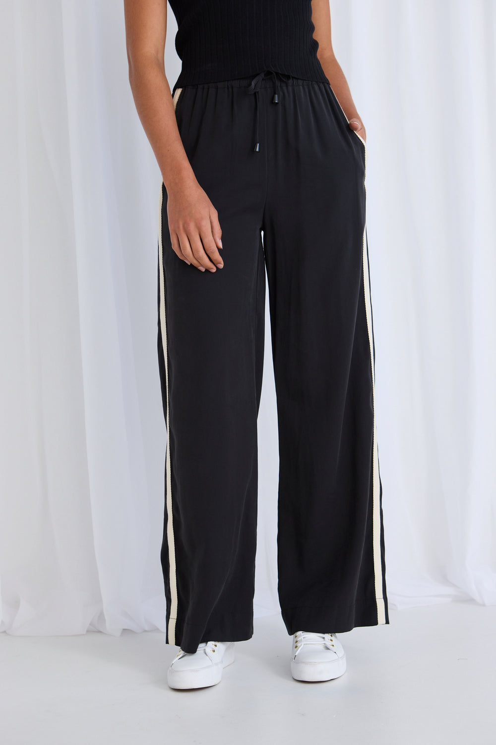 Stories Be Told Townie Pant | Black