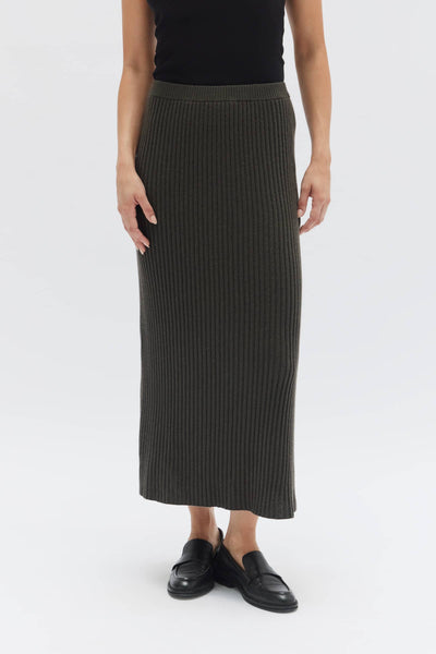 The Assembly Label Wool Cashmere Rib Skirt is a versatile piece that will take you from work to the weekend with ease. Crafted from a premium wool and cashmere blend, this ribbed knit skirt has a stretchy fit that skims the body and features an elasticised waistband and side hem splits. For a complete knit set, style with the coordinating Wool Cashmere Rib Long Sleeve Top.  90% Wool, 10% Cashmere Ribbed knit Elasticated waistband  Sizes 6,8,10,12