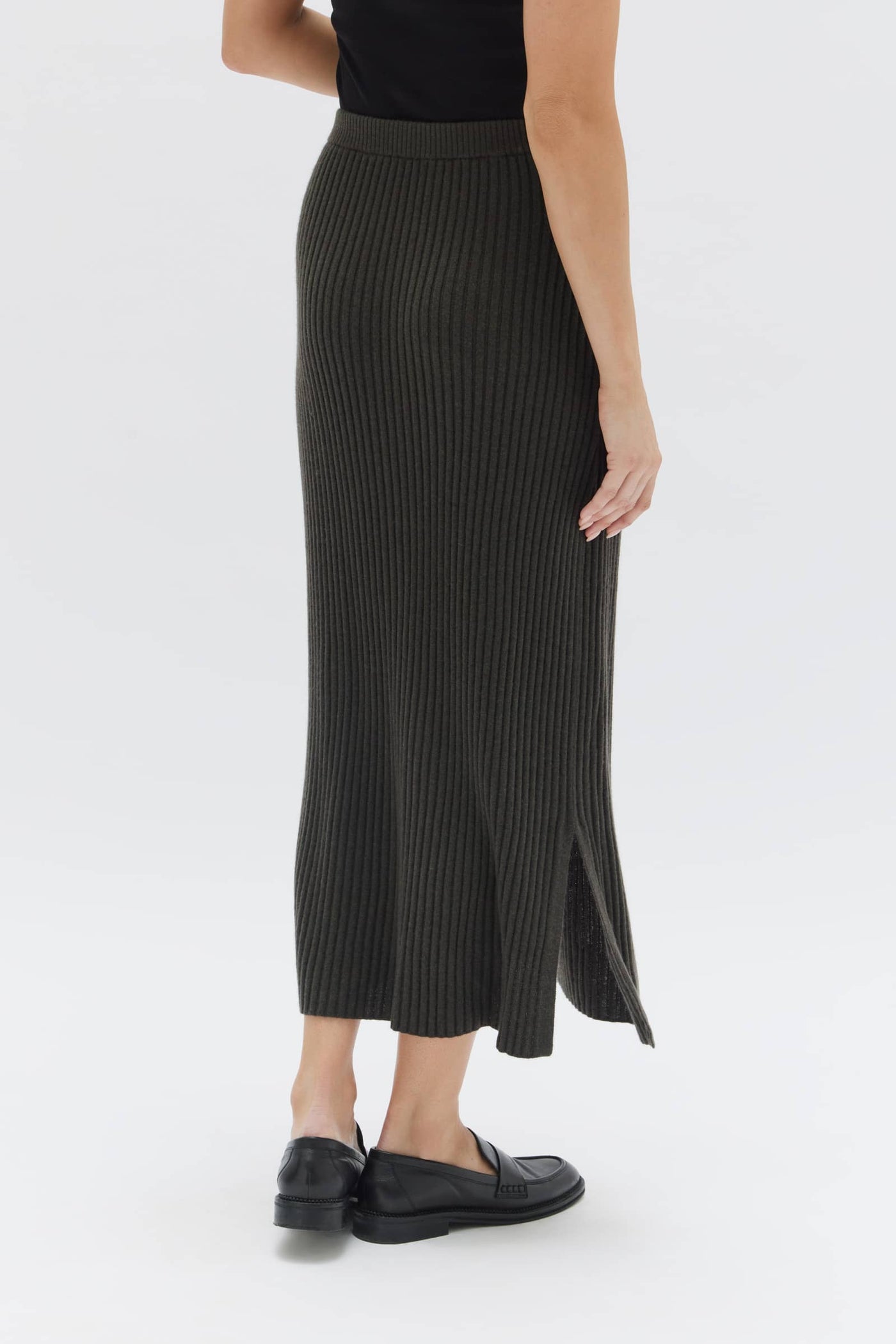 The Assembly Label Wool Cashmere Rib Skirt is a versatile piece that will take you from work to the weekend with ease. Crafted from a premium wool and cashmere blend, this ribbed knit skirt has a stretchy fit that skims the body and features an elasticised waistband and side hem splits. For a complete knit set, style with the coordinating Wool Cashmere Rib Long Sleeve Top.  90% Wool, 10% Cashmere Ribbed knit Elasticated waistband  Sizes 6,8,10,12