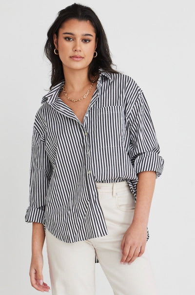 Introducing the You Got This shirt from Stories be told. This oversized poplin shirt is the ultimate combination of comfort and style. This shirt features an oversized fit and a relaxed and effortlessly stylish look that can be dressed up or down. The classic collar and button-front design add a touch of sophistication to this casual wardrobe essential.      Oversized fit      Poplin      Button-down      Front Pocket      Cuffed     100% Cott