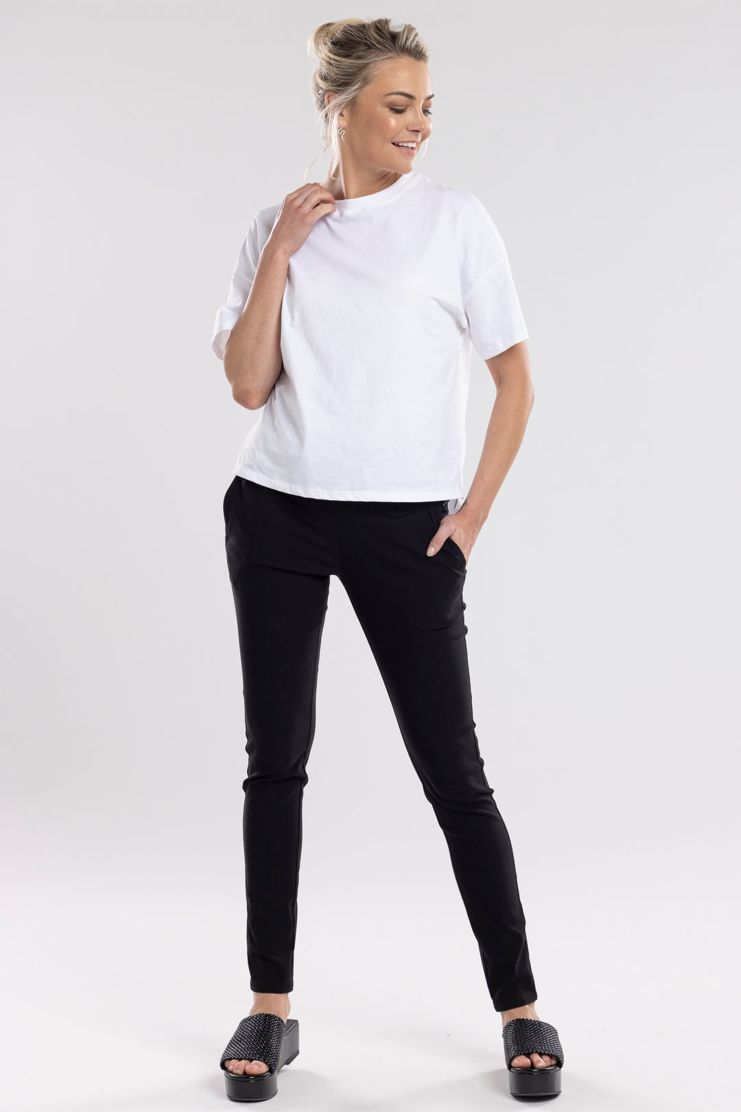 Nes Dartsta Pants | Black