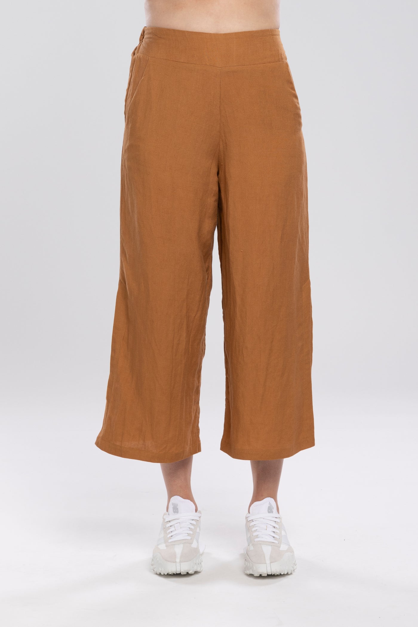 Ultimate in comfort & style!  The division Linen pant a NES Fav and a go to transeasonal pant. perfect for travelling and great to dress up or down. 