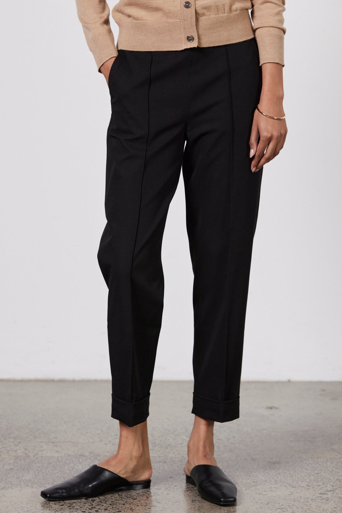 LAING HARDY CROPPED PANTS  The Laing Hardy Cropped Pants are a cropped version of the Laing Chaplain Pants.