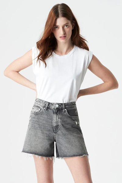 MAVI MILLIE - SMOKE DENIM  The Mavi Millie Shorts are a must have for the warmer seasons. The Millie Shorts are easy-to-wear relaxed fitting mini shorts, with a high-rise waist. 