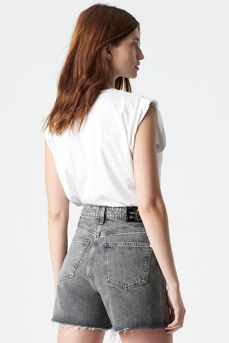 MAVI MILLIE - SMOKE DENIM  The Mavi Millie Shorts are a must have for the warmer seasons. The Millie Shorts are easy-to-wear relaxed fitting mini shorts, with a high-rise waist. 