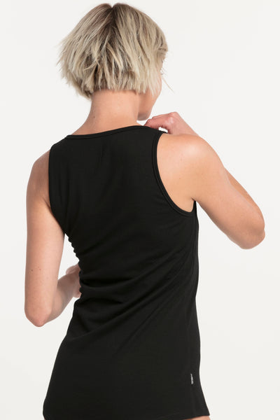 NES WOMENS MERINO LATTICE SINGLET - BLACK  The Nes Merino Lattice Singlet is a winter wardrobe essential. The Merino Lattice singlet speaks for itself and is crafted from Merino and features a scooping neckline with strap detailing which can be worn at either the front or back, finished with a high tank-like neckline at the back of the garment, which can be reversed for individual styling to create the perfect look! 
