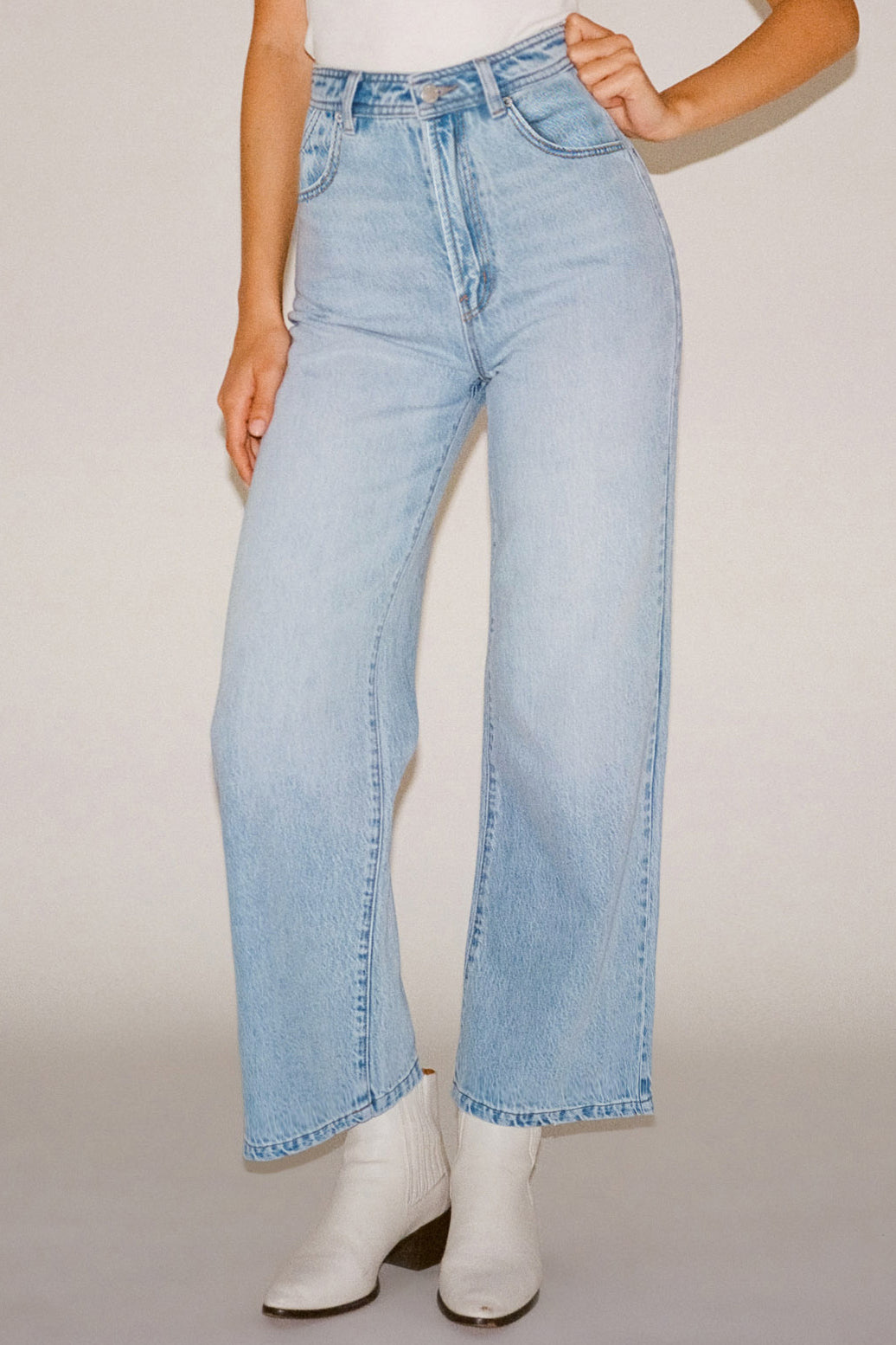 ROLLAS HEIDI JEAN - ORGANIC LIGHT BLUE  The Rollas Heidi Jeans are comfortable, soft and flattering jeans now available in; Organic Light Blue. 