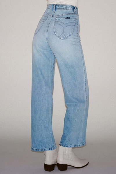 ROLLAS HEIDI JEAN - ORGANIC LIGHT BLUE  The Rollas Heidi Jeans are comfortable, soft and flattering jeans now available in; Organic Light Blue. 